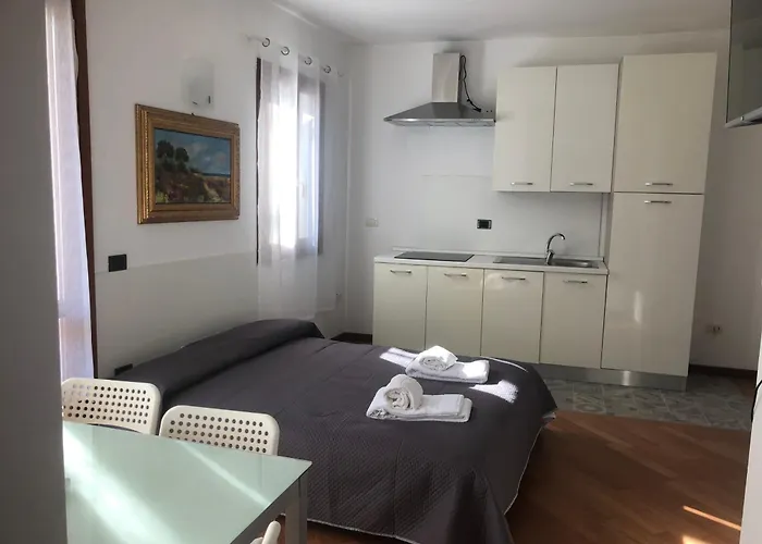 Aurasol Apartman *